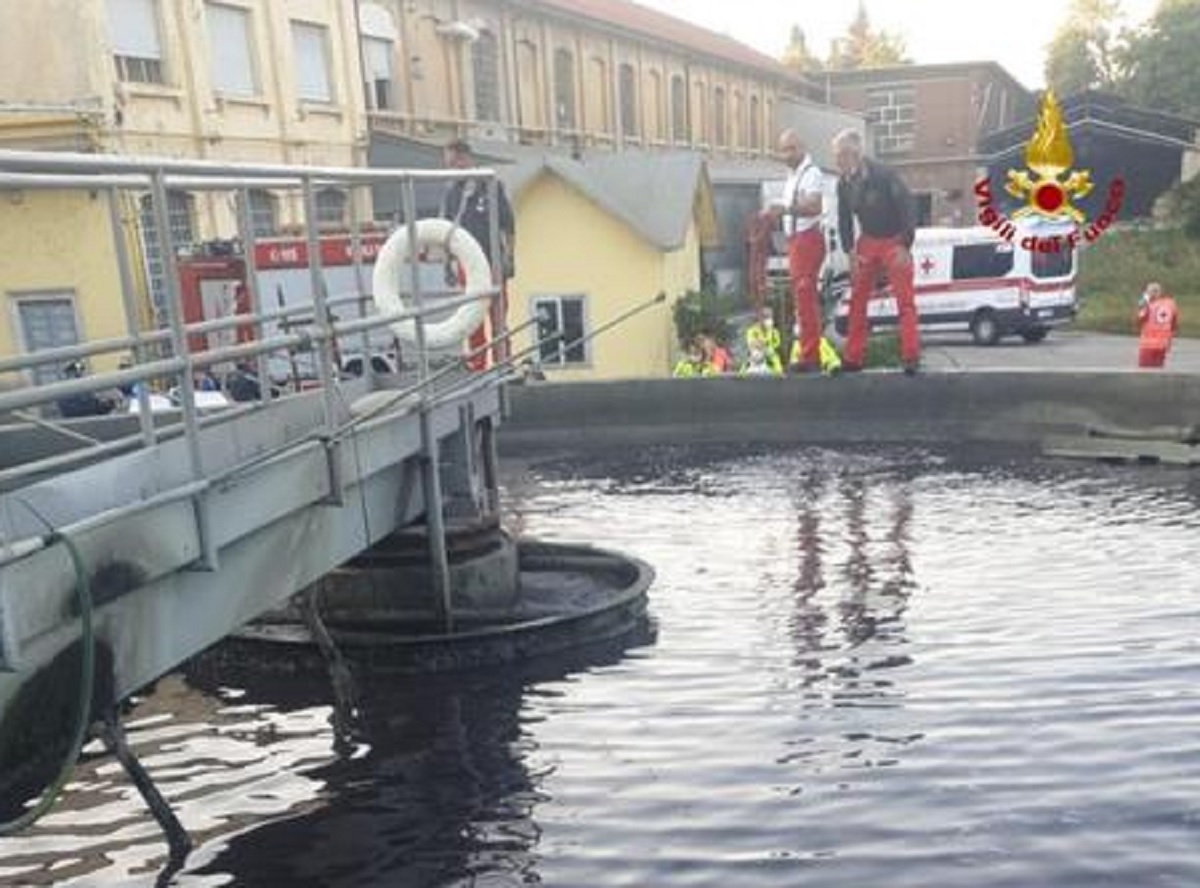Cade in una vasca si depurazione per recuperare il pallone, ragazzo muore a 14 anni