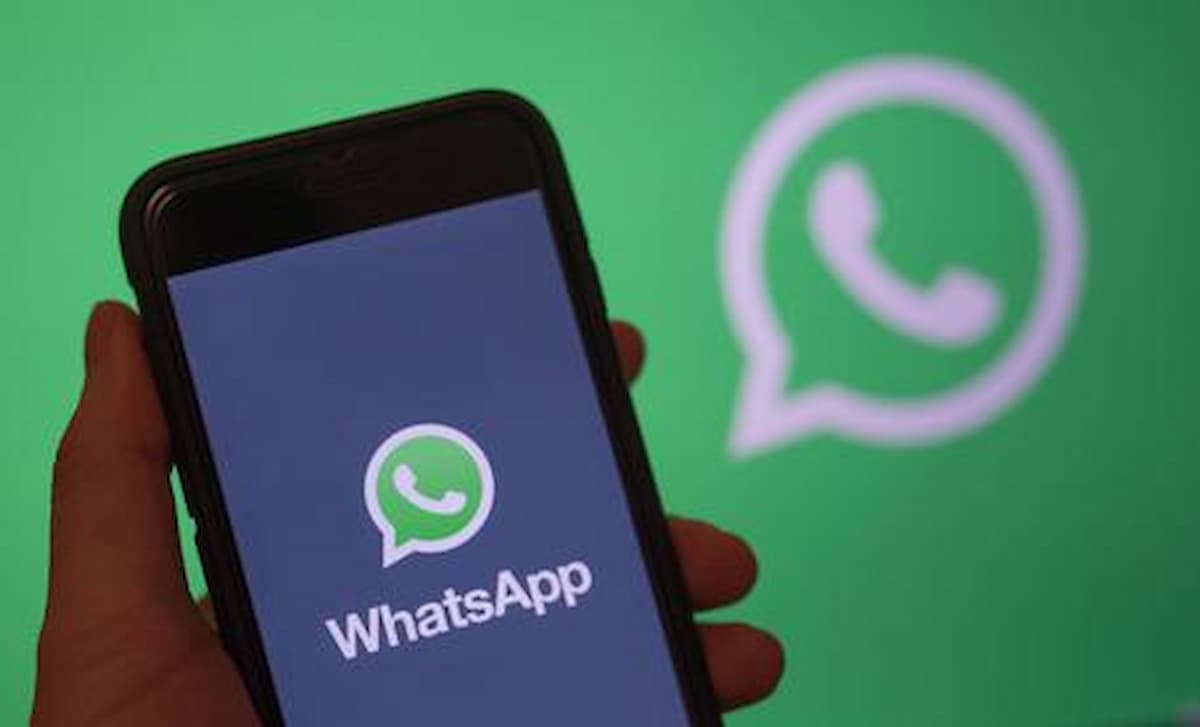 WhatsApp, che cosa succede dal 1° novembre: rischiano solo gli smartphone vecchi di 10 anni