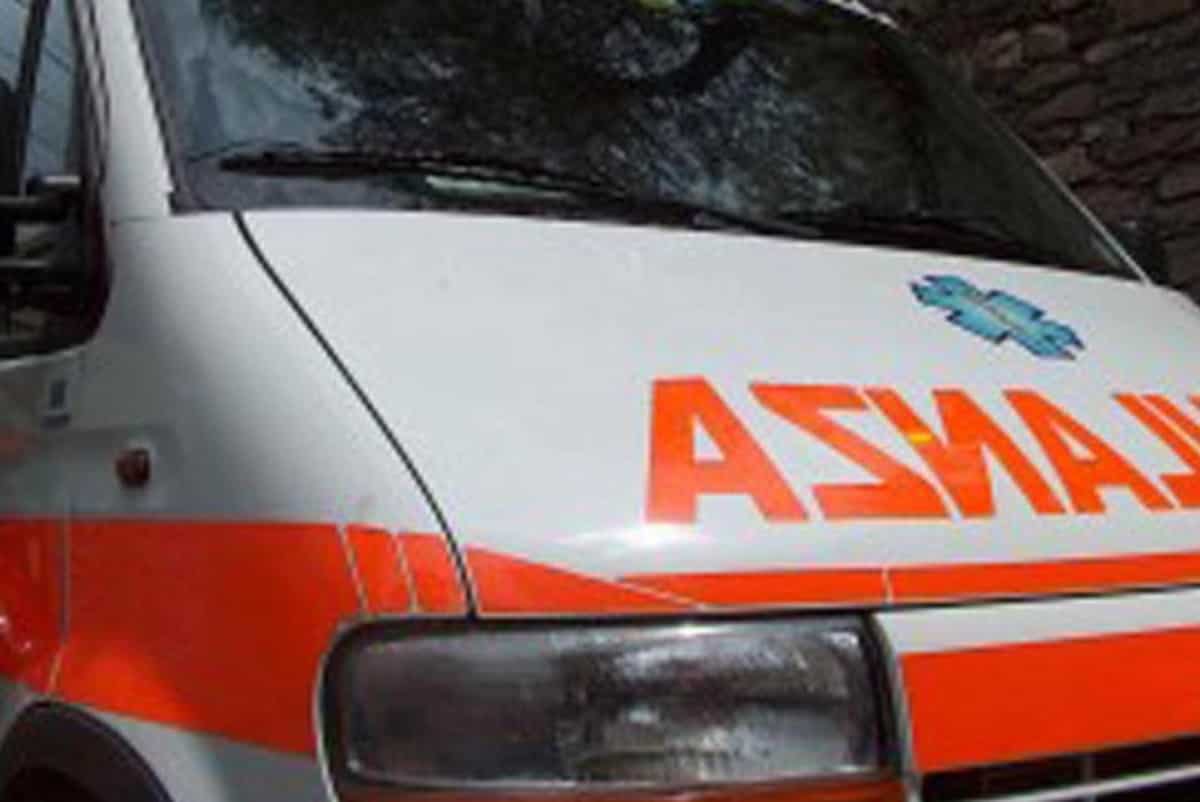 Modena, padre e figlio investiti vicino al supermercato: 76enne morto sul colpo