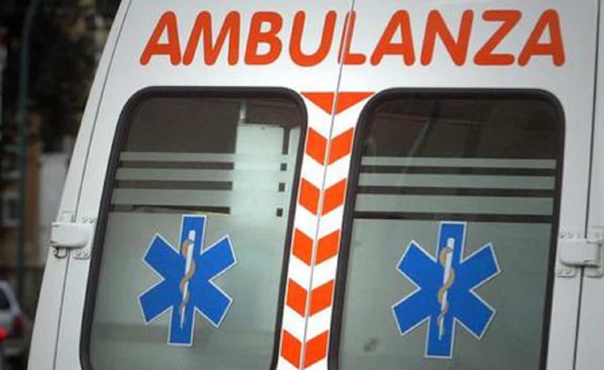 San Paolo di Civitate (Foggia), perde il controllo della Vespa e finisce contro un camion: morto 16enne