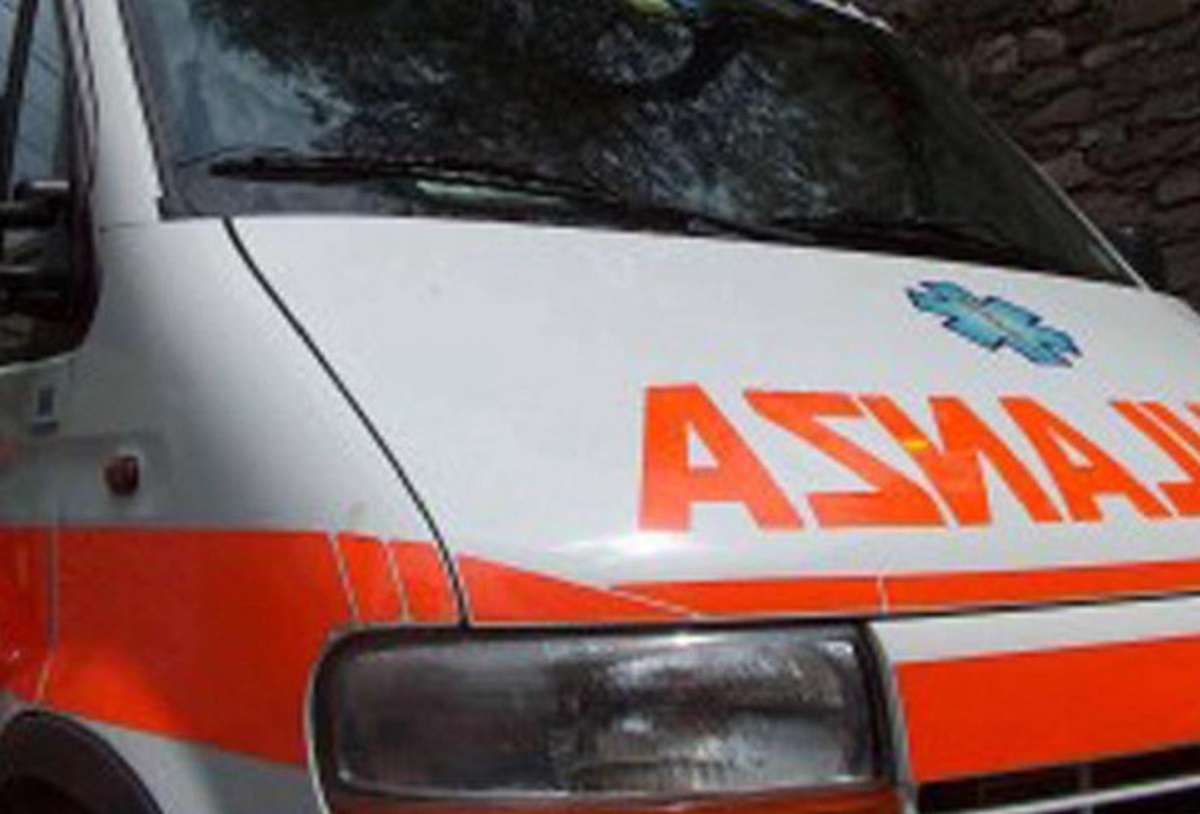 Potenza, auto contro guardrail sulla 407 Basentana: morta una 36enne