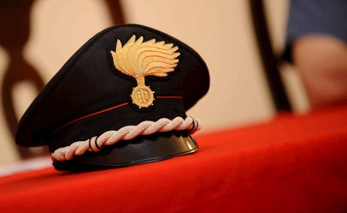 Cuneo, carabiniere di Santa Maria Capua Vetere si spara in auto con la pistola di ordinanza