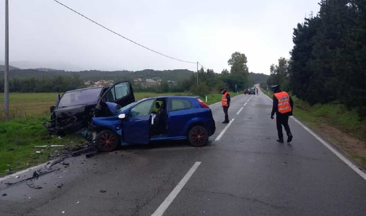 Castiadas, scontro frontale tra auto e furgone lungo la provinciale 17: morti un uomo e una donna madre di 3 bambini