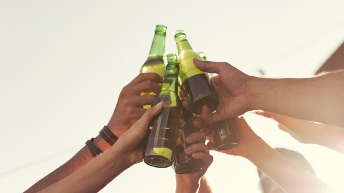 Corona party: come funzionano le assurde feste per contagiarsi, guarire e ottenere il Green Pass