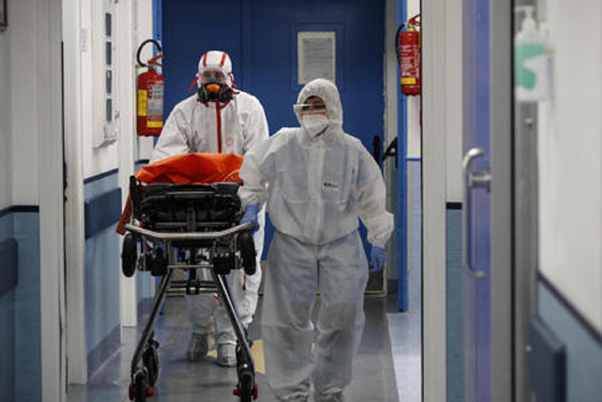 Coronavirus, il bollettino del 15 novembre: 5.144 nuovi casi e 44 morti nelle ultime 24 ore