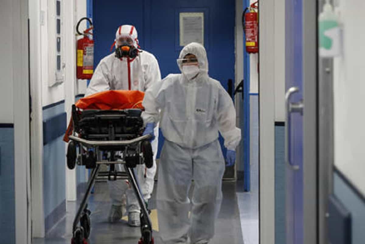 Covid, variante Omicron: 33 casi segnalati in Europa. Tutti asintomatici o con sintomi lievi