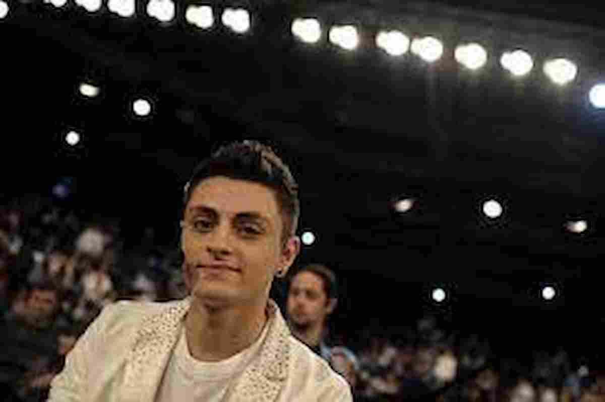 Virginio Simonelli chi è: fidanzata o moglie, figli, vita privata, età, peso e altezza del cantante ex Amici di Maria De Filippi