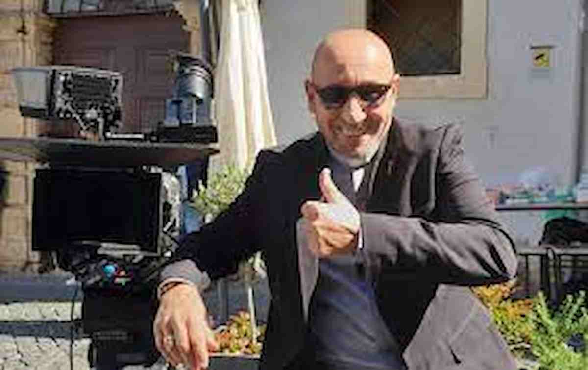 Maurizio Battista chi è: compagna Alessandra Moretti, figli, vita privata, età, peso e altezza del comico