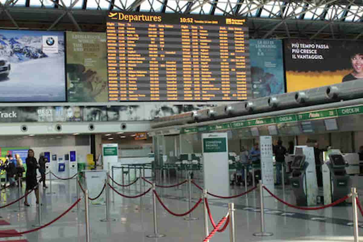 poliziotto passeggero fiumicino