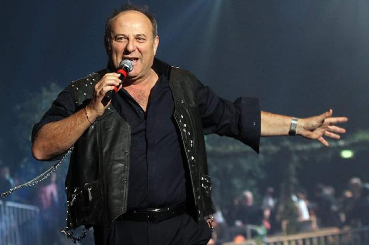 Gerry Scotti chi è: ex moglie Patrizia Grosso, compagna Gabriella Perino, figli, vita privata, vero nome, età, peso, altezza e carriera