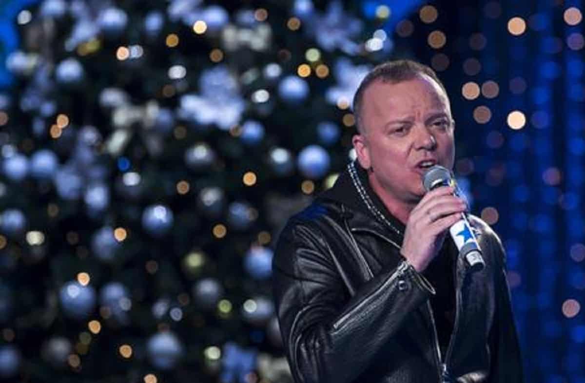 Napoli, ripresa a passeggio con l'amante in un video di Gigi D'Alessio poi divorzia. Risarcita dalla Sony