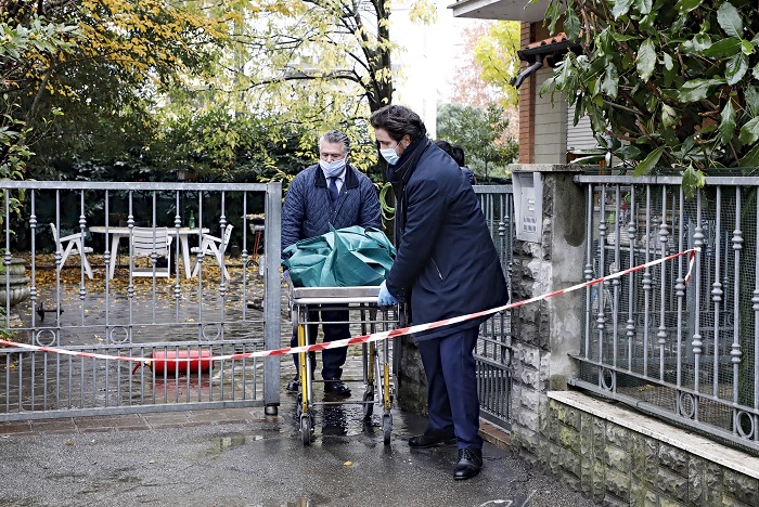 Modena, omicidio in via dei Manzini: uccide la madre e va a raccontarlo all'amico al bar