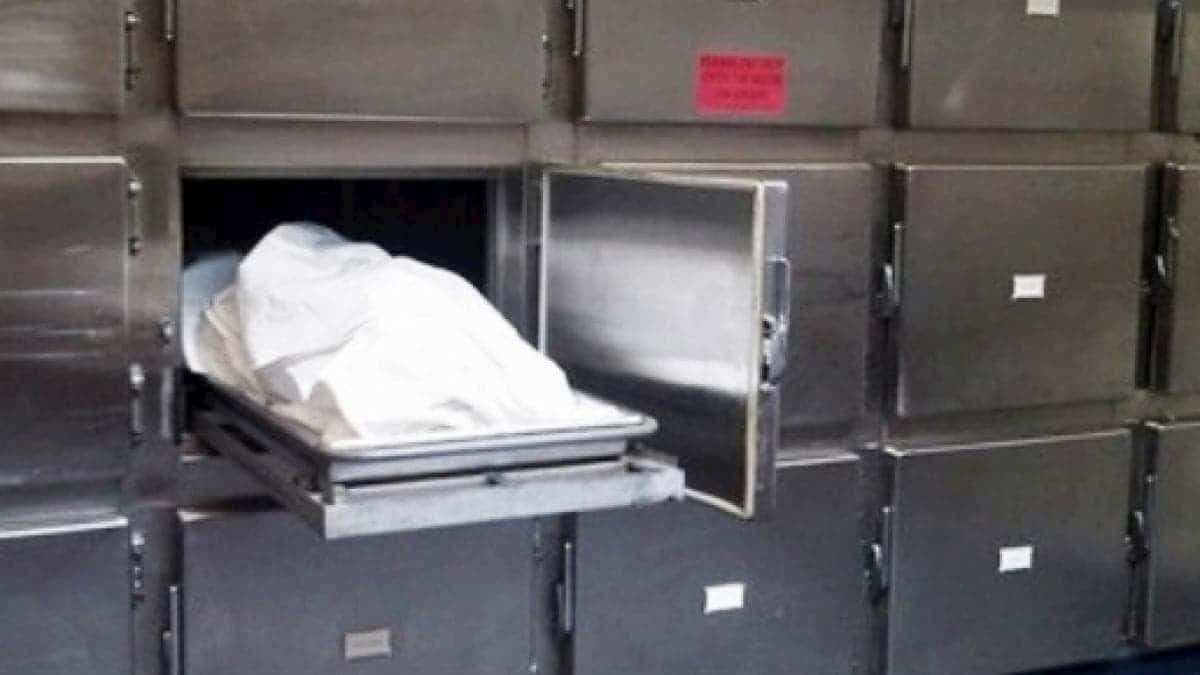 India dichiarato morto obitorio vivo