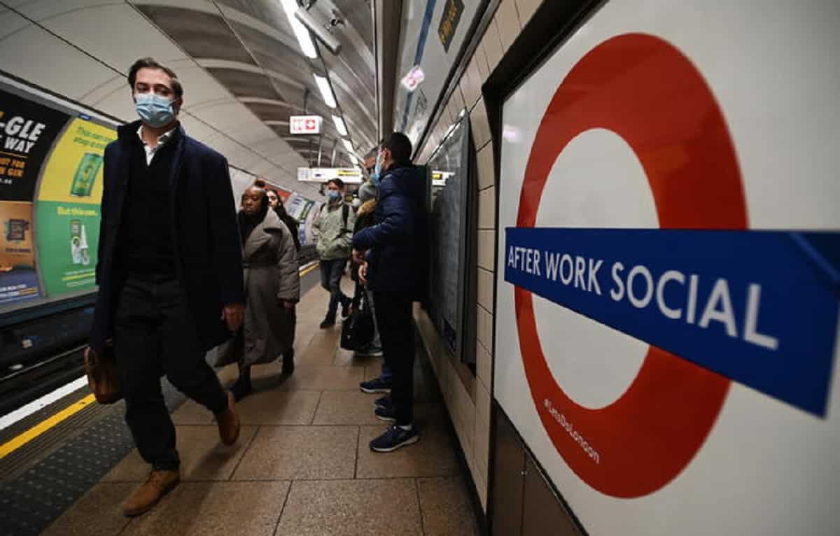 Regno Unito, contro la variante Omicron terza dose del vaccino a tre mesi dalla seconda