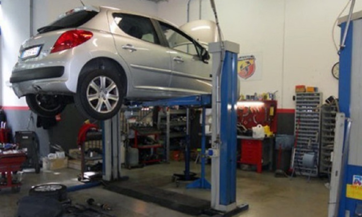 Revisione auto, da oggi si paga di più: il costo sale di 10 euro, quasi raddoppia dai privati