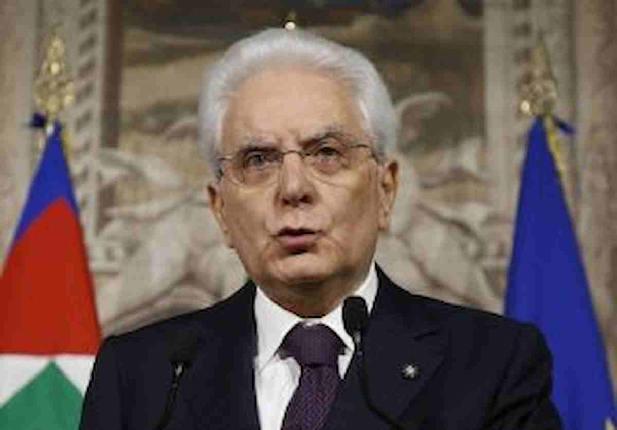 Mattarella: "Pericoloso incremento dei contagi da manifestanti senza mascherine"