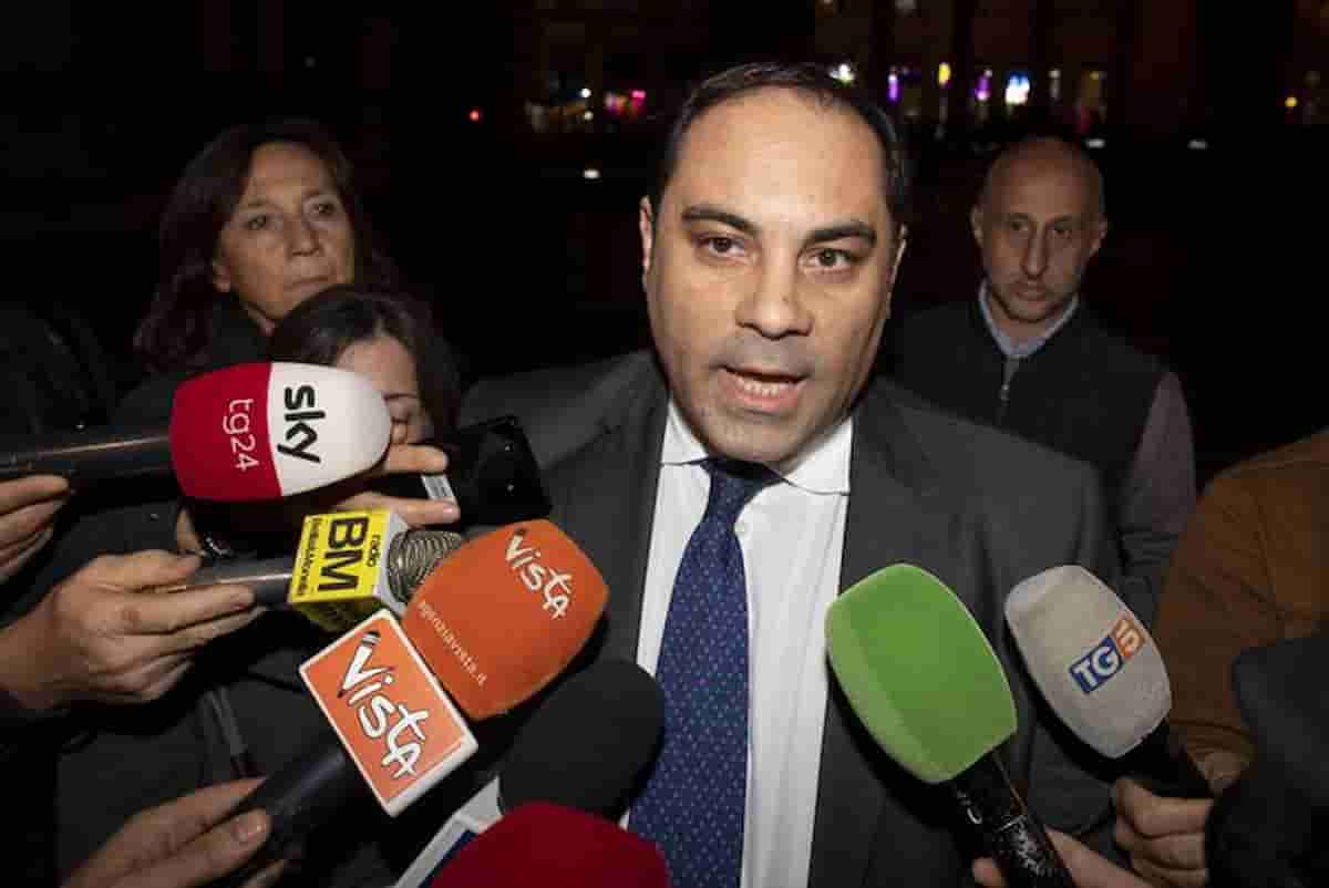 Taranto, sindaco Melucci sfiduciato: 17 consiglieri comunali si sono dimessi tutti insieme