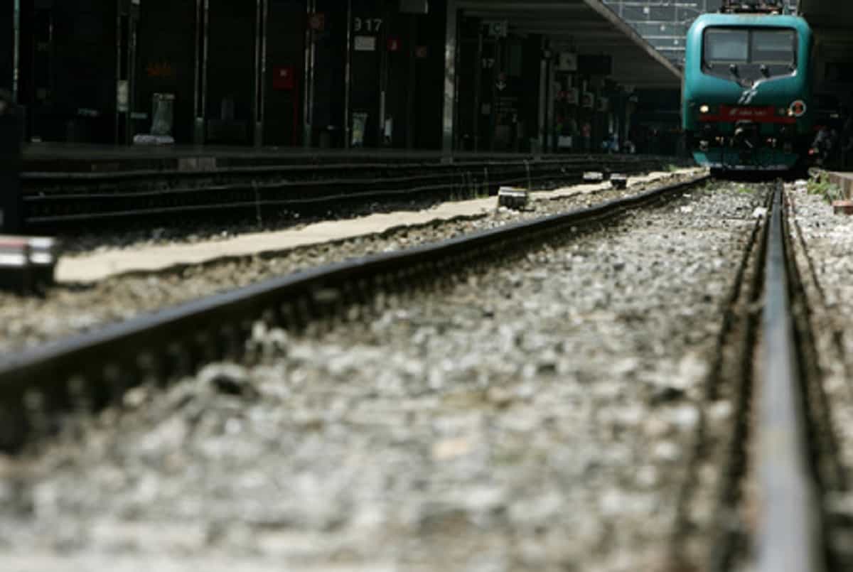 Padova, 44enne annuncia il suicidio su Tik Tok mentre è sul treno. Salvata dalla Polizia ferroviaria