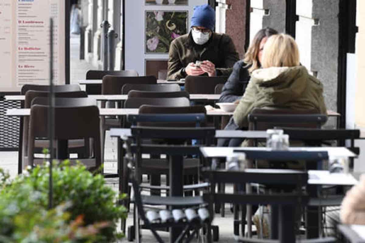 Covid, ecco le quattro regioni e la provincia che rischiano di finire in zona gialla