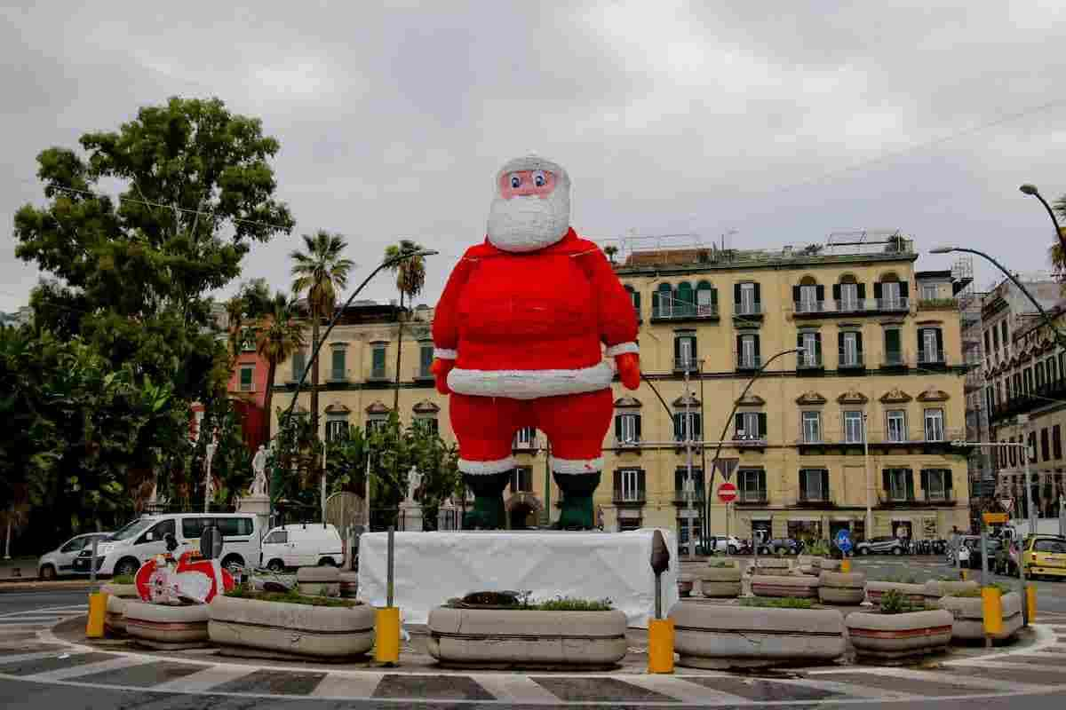 Antonio Staglianò, vescovo ai bimbi: "Babbo Natale non esiste, l'ha inventato la Coca Cola"