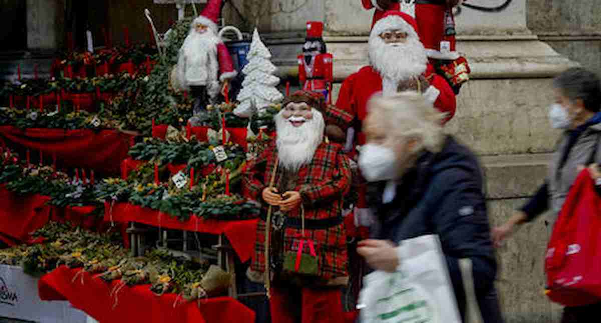 Colori Regioni non cambiano a Natale: 7 gialle e 14 bianche, ma Lombardia e Valle d'Aosta sono a rischio alto