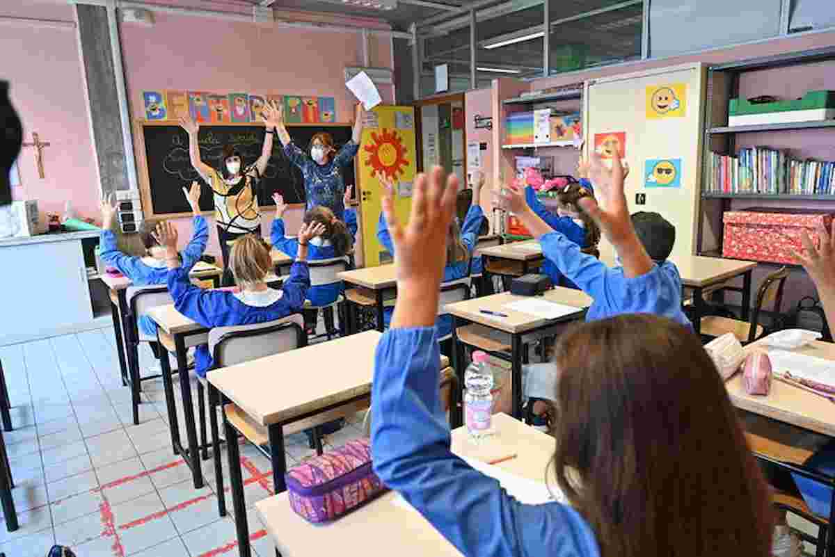 Obbligo Green Pass a scuola anche per gli alunni, lettera appello dei sindaci al governo: "Urgente o torniamo tutti in Dad"