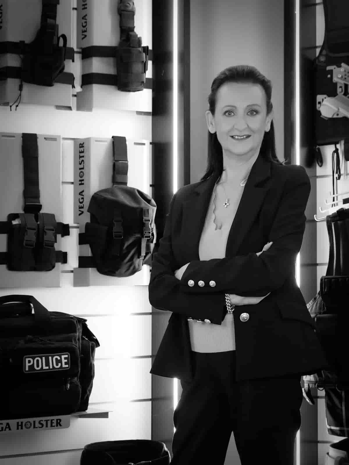 Donne d’Impresa: Giovanna Follati di Vega Holster, a fianco delle forze dell'ordine, sotto l'ascella di James Bond