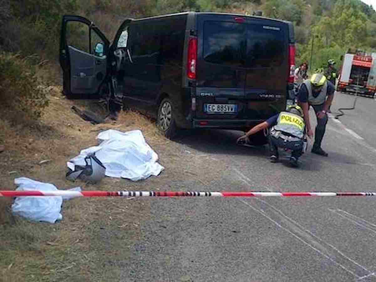 Incidente Francavilla Fontana (Brindisi), minivan si ribalta sulla SS7: morta una donna di 73 anni, 5 feriti