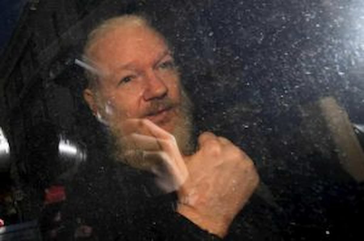 Assange, a Londra sentenza contro diritti umani e democrazia, lontani i Pentagon Papers, cresce l'ipocrisia Usa