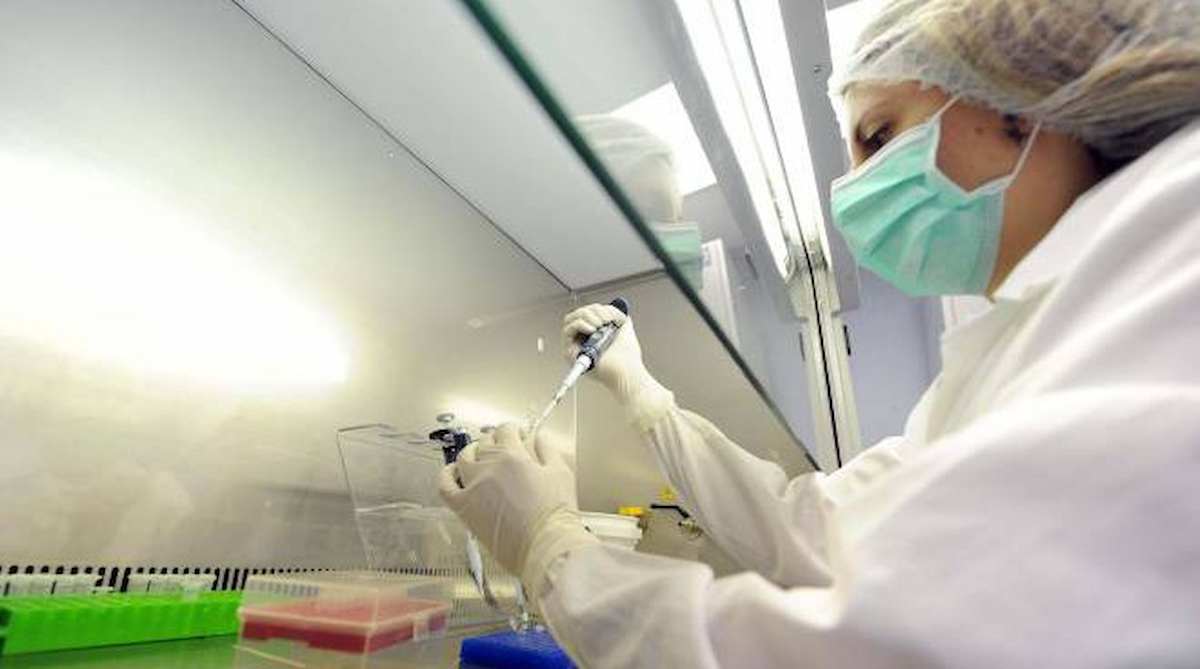 Colchicina non funziona contro il Covid, lo studio di Harvard: "Farmaco anti gotta non riduce il rischio morte"