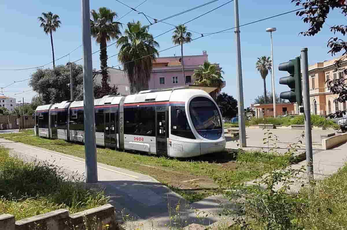 Cagliari auto contro treno