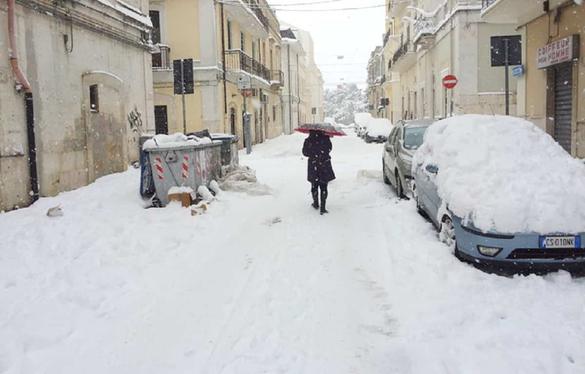 Allerta meteo per il weekend: ancora neve a bassa quota, venti forti e temporali