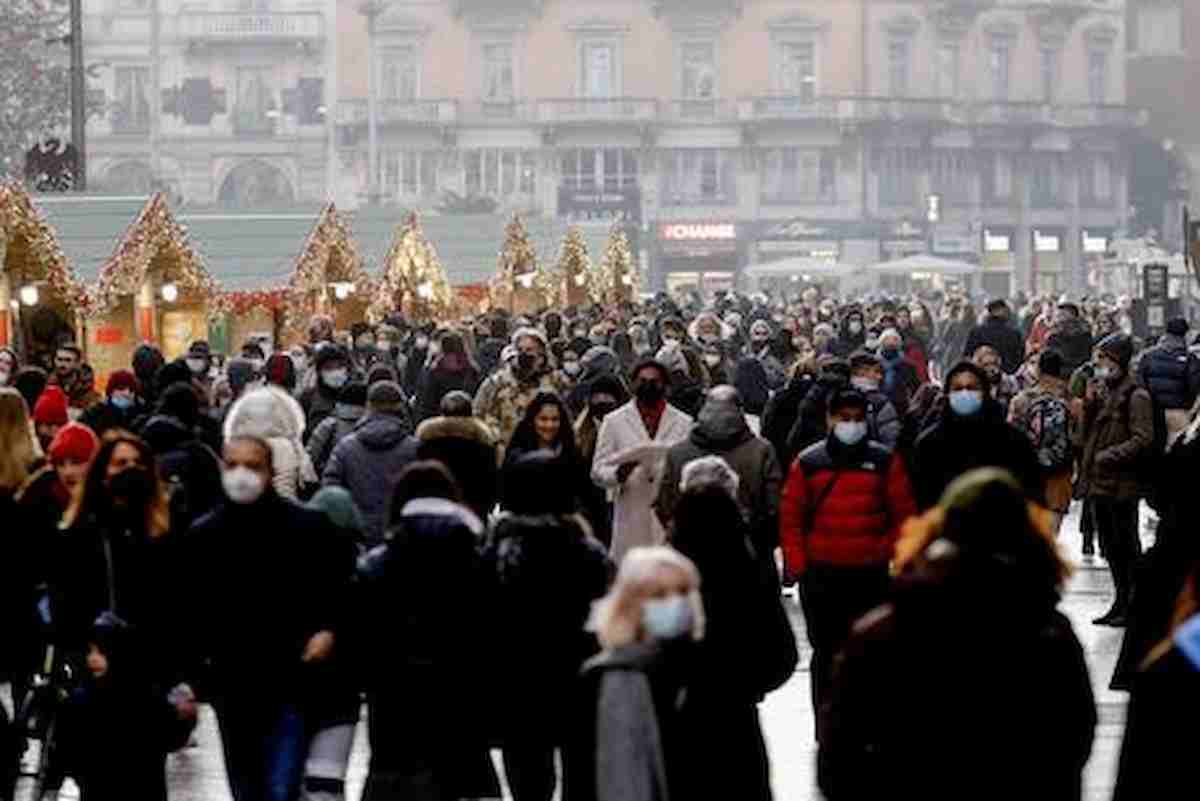 Omicron, l'allarme Oms: "La variante raddoppia i contagi in 3 giorni". In Italia 84 casi