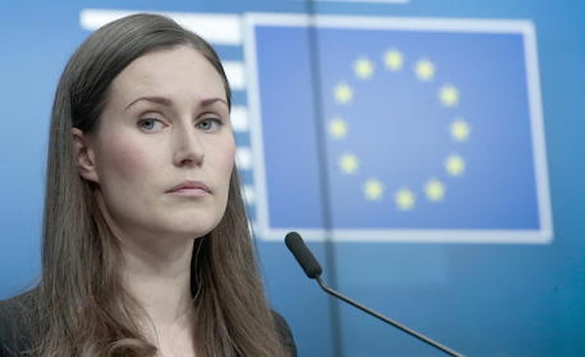 Finlandia, la premier Sanna Marin in discoteca dopo aver avuto contatti con un positivo al Covid