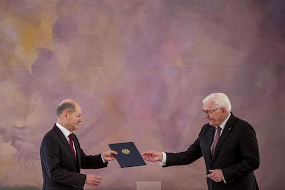 Olaf Scholz nominato cancelliere in Germania. Ovazione per Merkel in Parlamento, che lascia dopo 16 anni