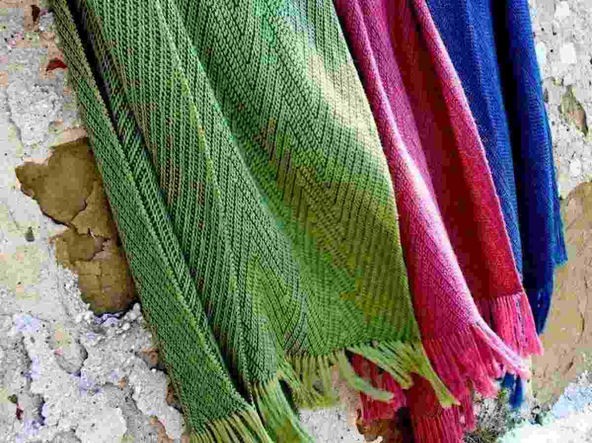 Ipnotizza una commessa e la violenta: arrestato 45enne a Padova, si era finto rappresentante di sciarpe