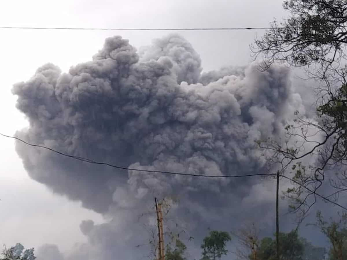 indonesia vulcano semeru