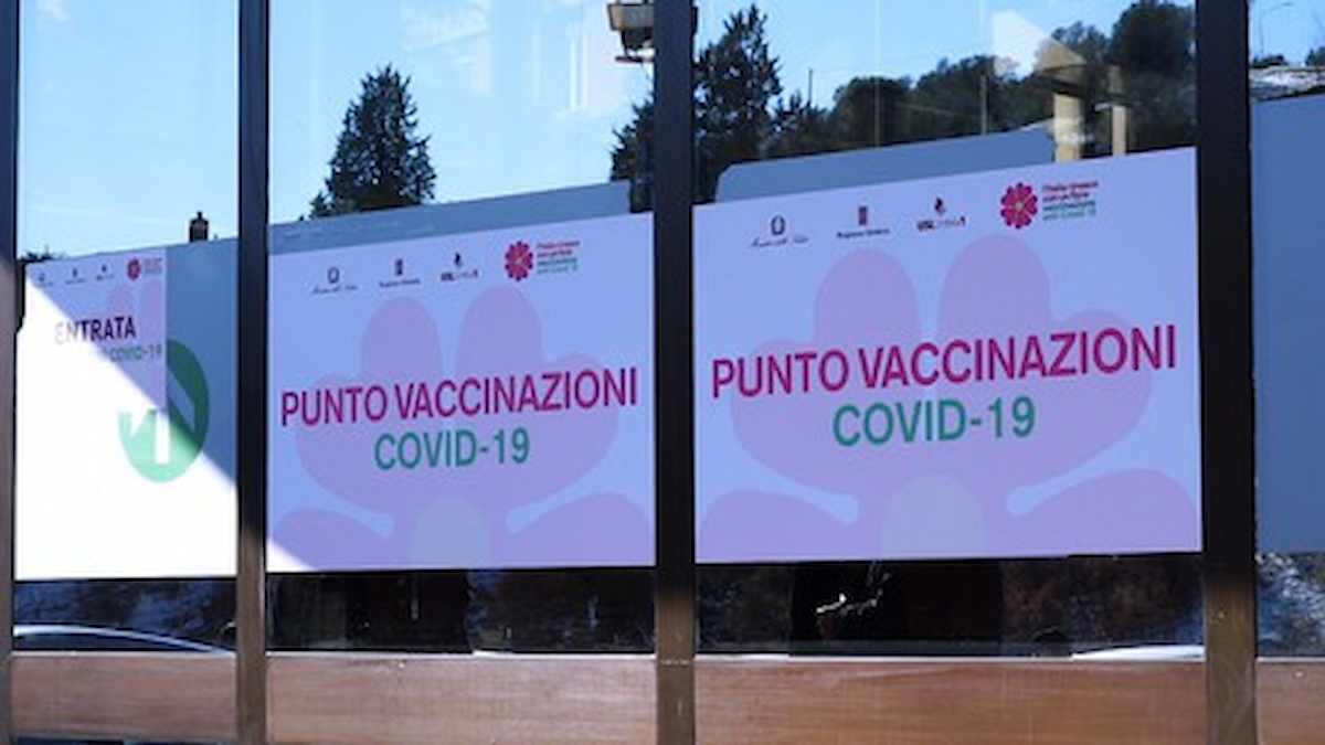 vaccinazione covid ansa