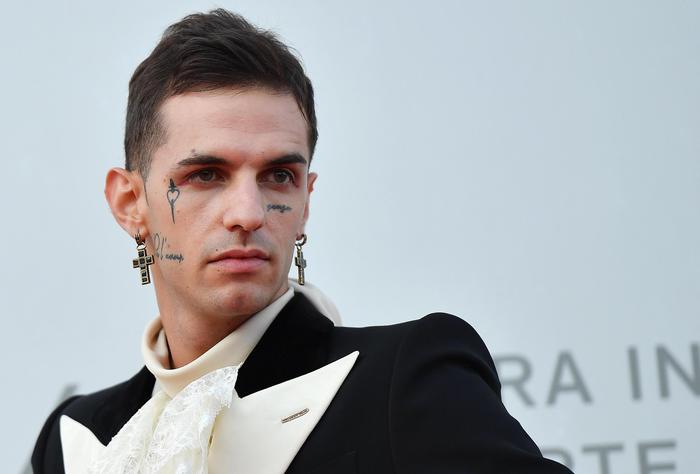 Achille Lauro chi è, età, dove e quando è nato, vero nome, fidanzata, vita privata, Instagram, Sanremo, biografia e carriera