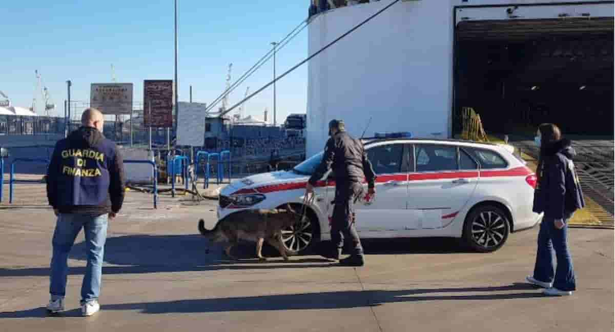 Palermo, automedica con hashish e cocaina nel kit del pronto soccorso: denunciati due sanitari