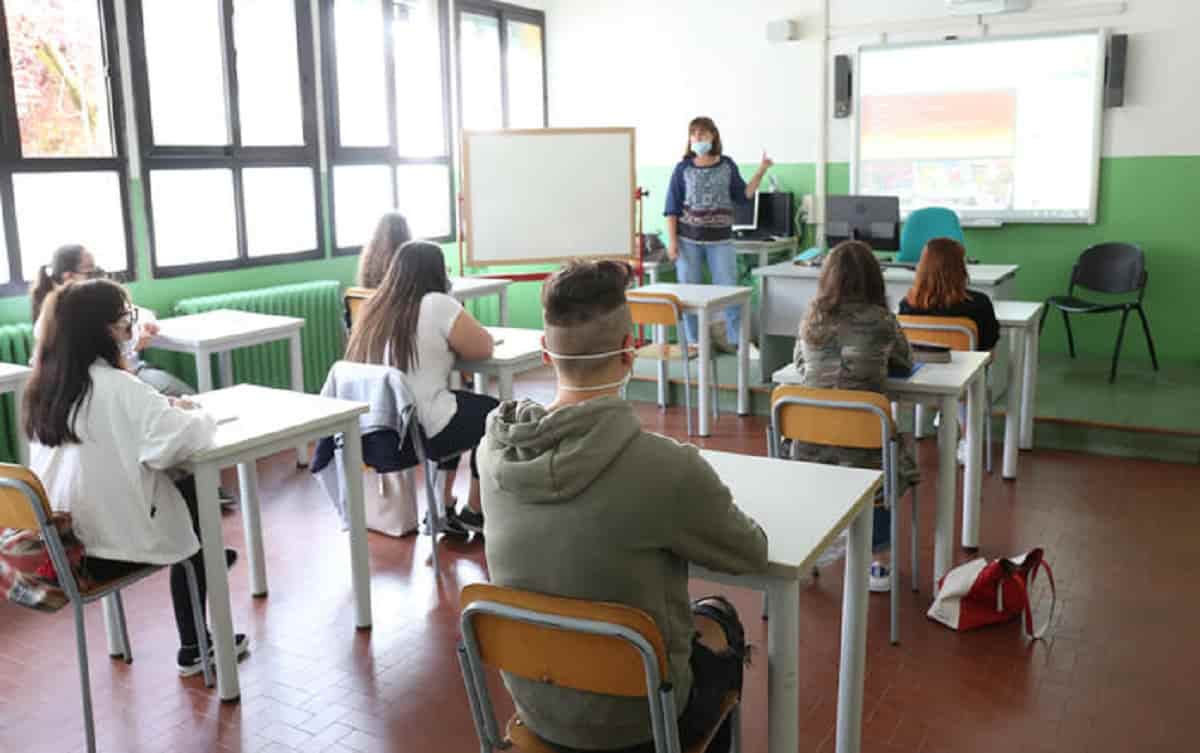 Scuola in Dad: 10 o 70%. Qualcuno mente. Ministro o presidi e giornali?