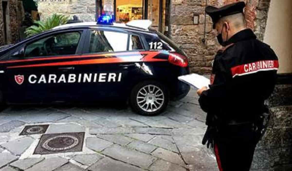 Cerro Maggiore (Milano): tre ragazzi girano un video musicale in un capannone e trovano un cadavere