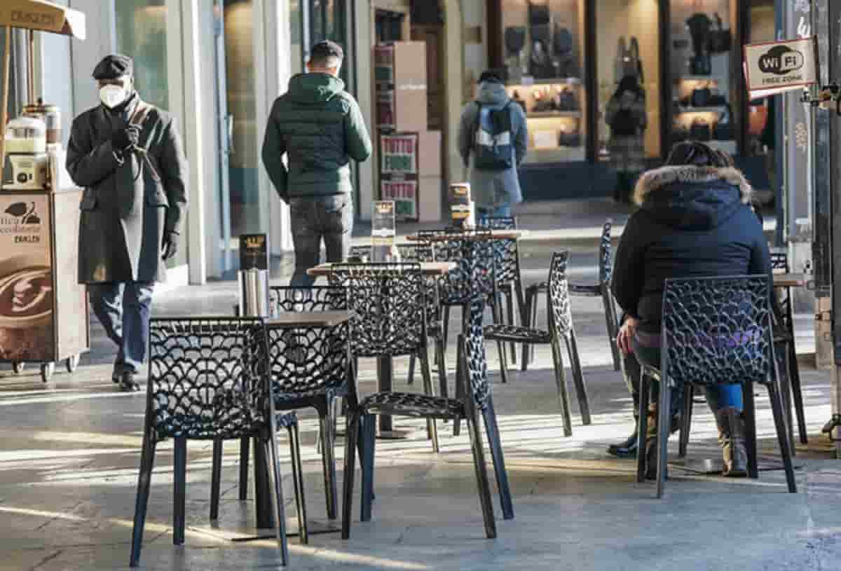 Colore Regioni va abolito? Il sottosegretario Andrea Costa: "Con il Super Green Pass non servono più"