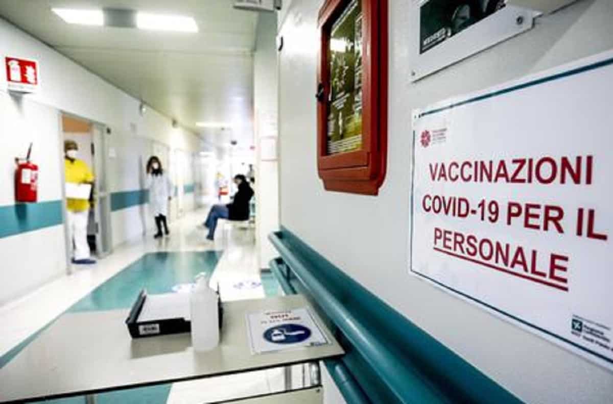 Covid, addio al bollettino quotidiano? Il sottosegretario Costa: "Ne ho parlato con Speranza"