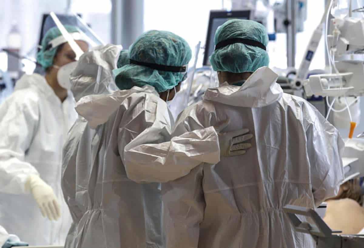 Covid, l'Oms: "La pandemia non è finita. Probabile che emergano nuove varianti"