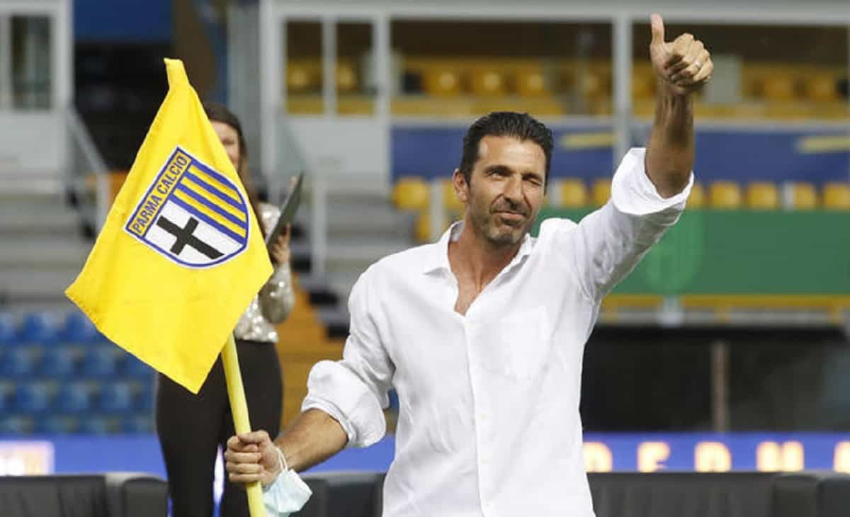 Gigi Buffon positivo al Covid. Il Parma: "E' già in isolamento. Oggi tamponi a tutta la squadra"