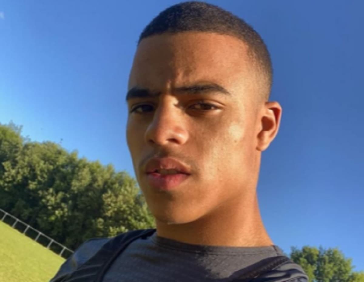 Greenwood, l'attaccante del Manchester United arrestato. La fidanzata aveva postato foto e video di violenze: "Ecco cosa fa"