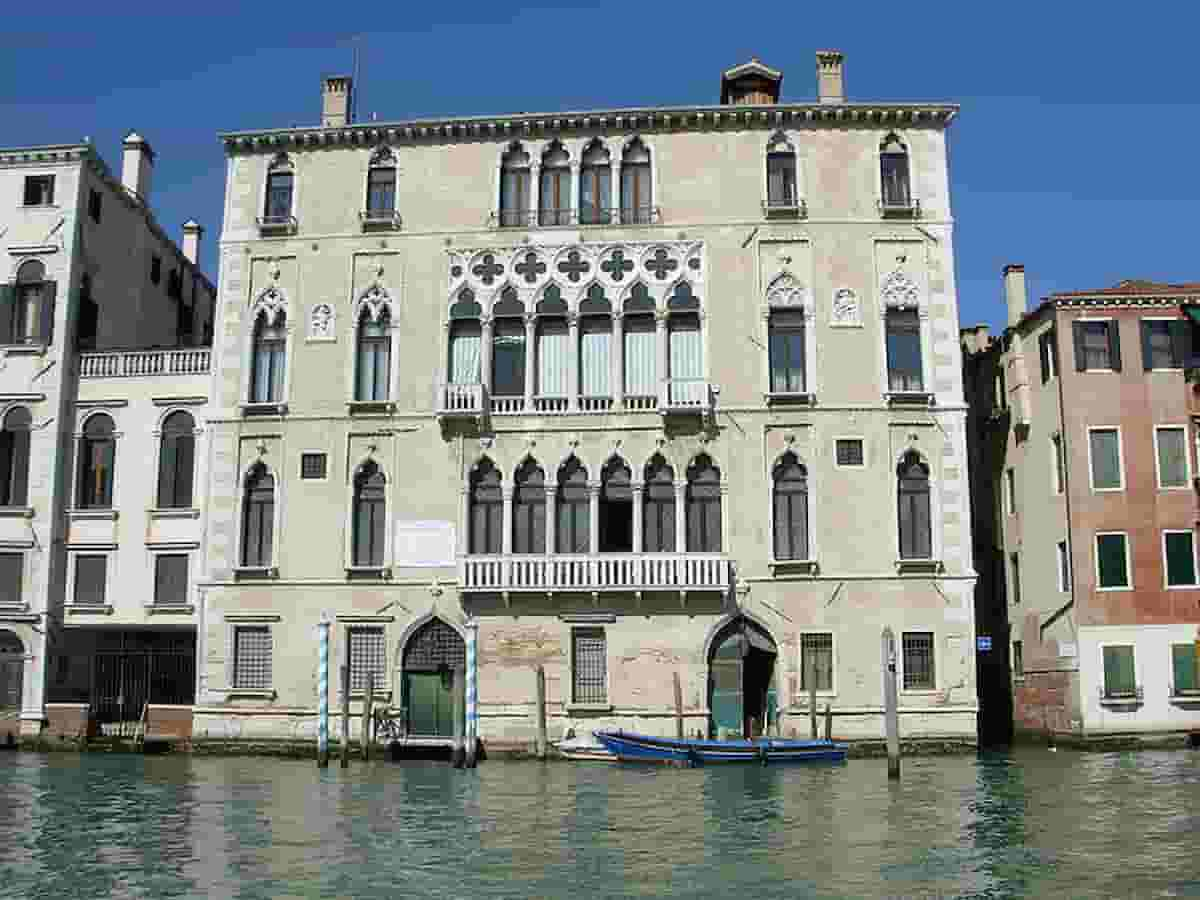 Venezia, assemblea di condominio con rissa per un ascensore a Palazzo Bernardo: c'era anche Fiorello