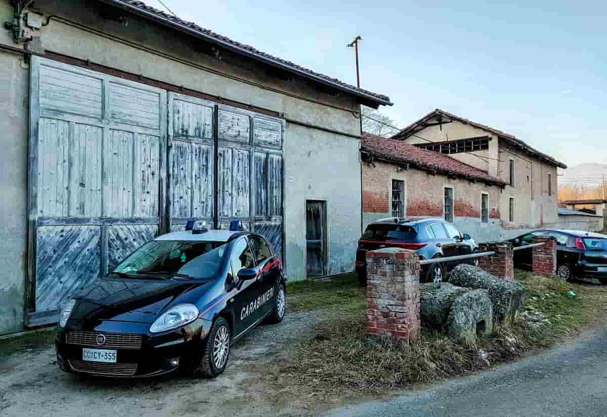 Strambino (Torino), marito e moglie trovati morti in auto: ipotesi omicidio-suicidio