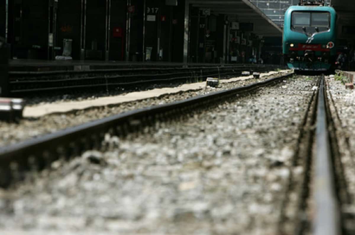Treno Bergamo-Milano, 32enne marocchino insulta e aggredisce capotreno e carabiniere: arrestato